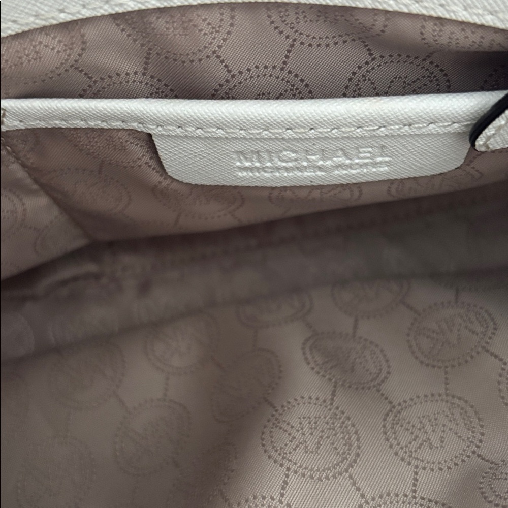 Michael Kors White Leather Satchel with gold hardware! - Picture 4 of 11